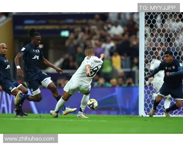 欧联杯精彩对决尤文图斯与莱比锡战成平局帽子戏法引发全场热潮